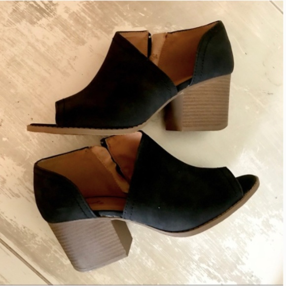 qupid side cut out booties
